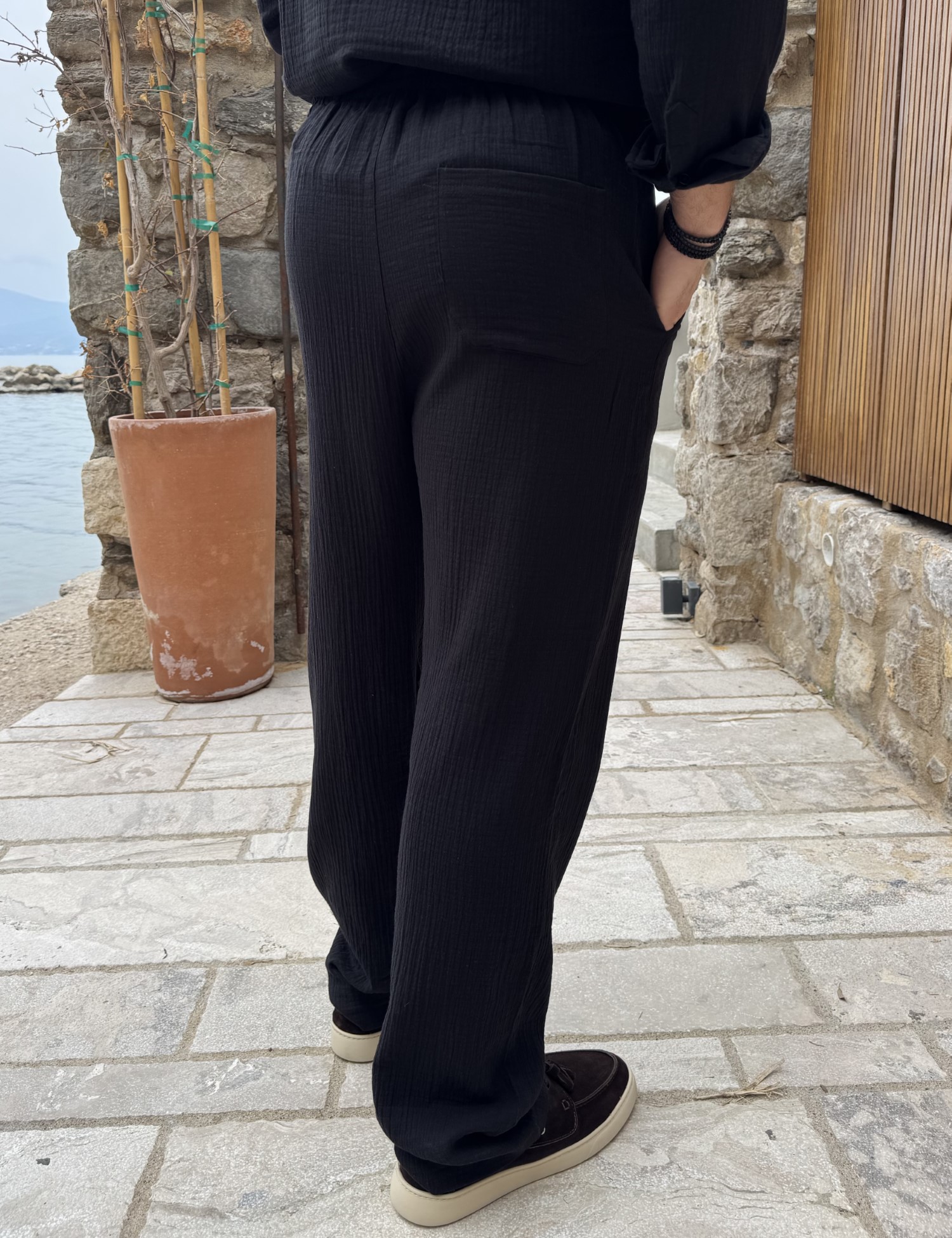 Ανδρική μαύρη loose παντελόνα με λάστιχο ES517 φωτογραφία